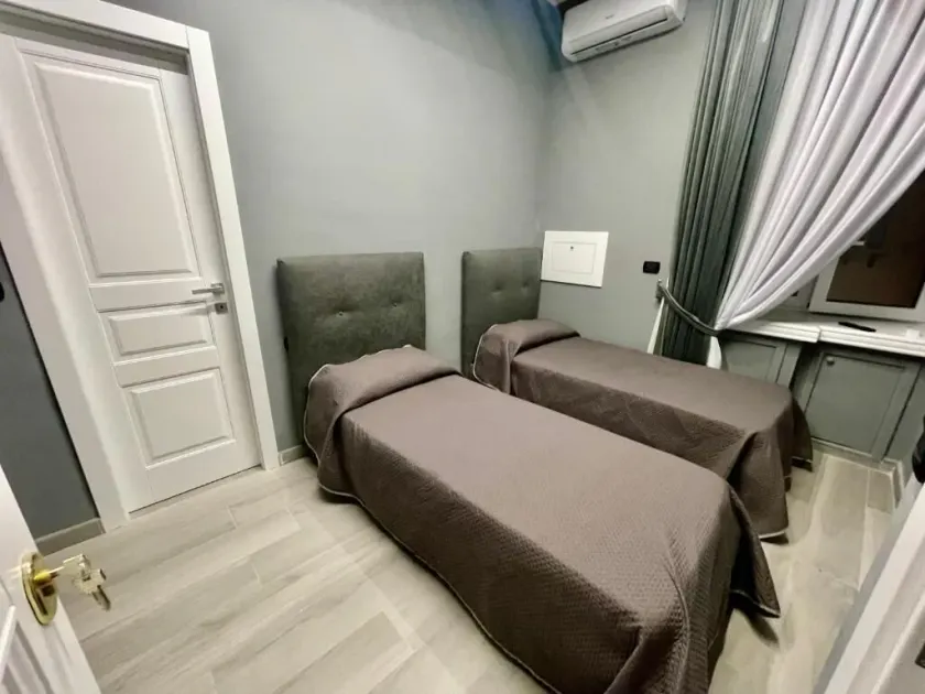 AL BINARIO DI NAPOLI - Rom