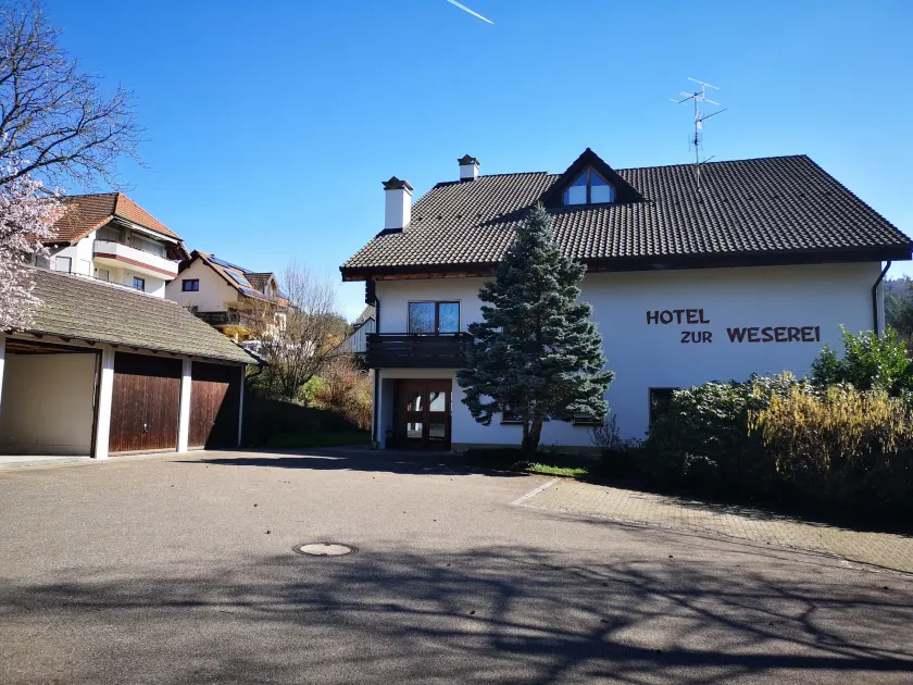 Hotel garni zur Weserei - Image 1