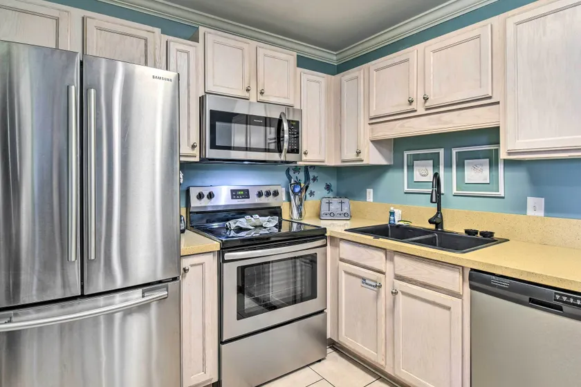 2bd 2ba 1st floor condo WALK TO BEACH - Interior