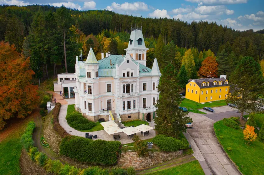 Hotel Château Cihelny - Image 1