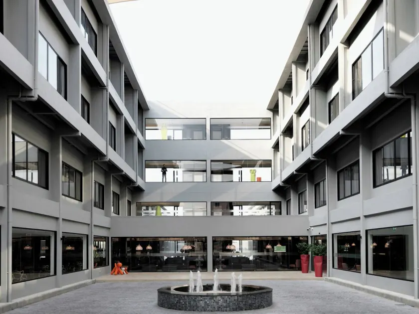 S Ratchada Leisure Hotel - Image 1