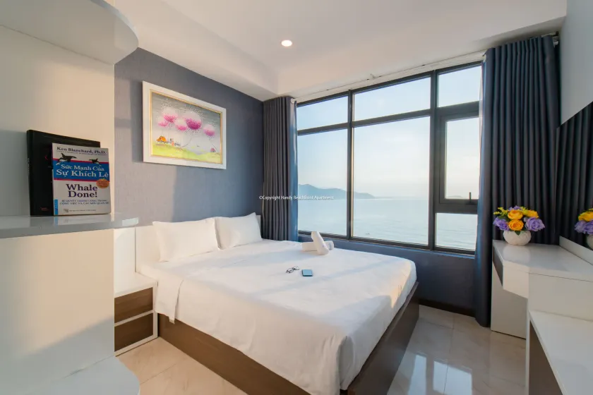 Handy Beachfront Apartment - Image 1