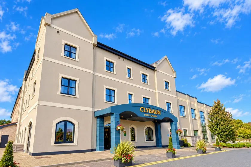 Clybaun Hotel - Image 1