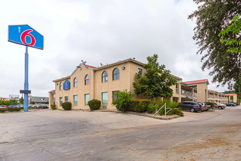 Motel 6-San Antonio, TX - Fiesta Trails - Image 1