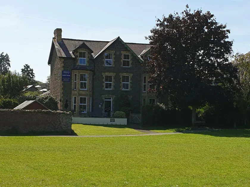 Bronwye Guest House - Image 1
