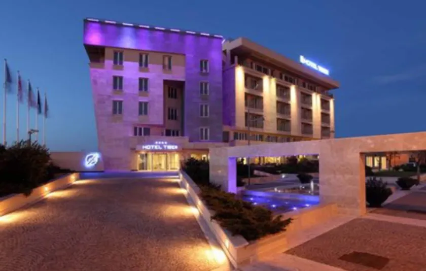 Hotel Tiber Rooftop & Wellness - Image 1