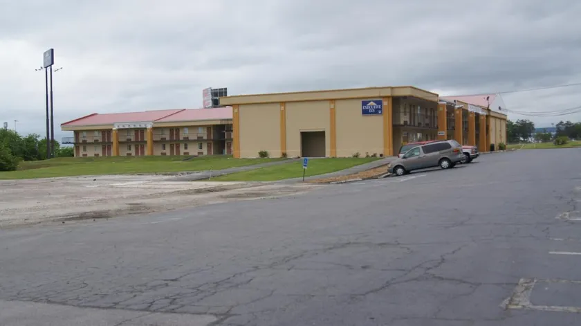 Executive Inn - Image 1