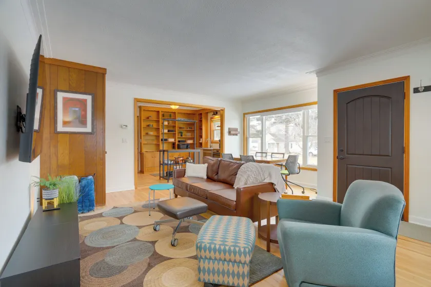 Lake Access Home on Cross Lake: Walk to Dtwn! - Image 1