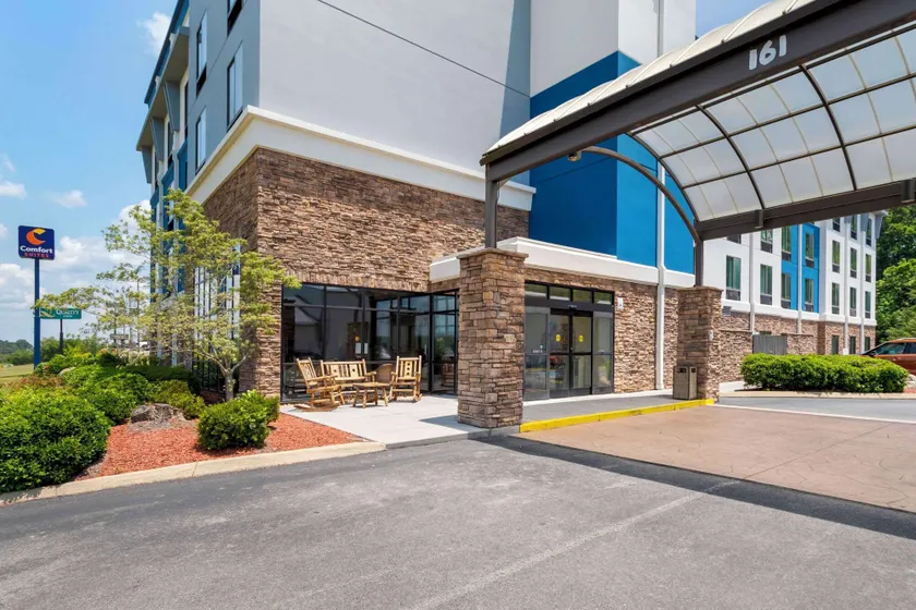 Comfort Suites Kodak Sevierville - Image 1