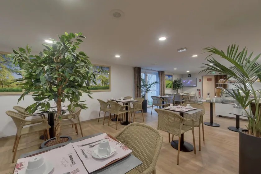 Hôtel Acropole Bernay - Image 1