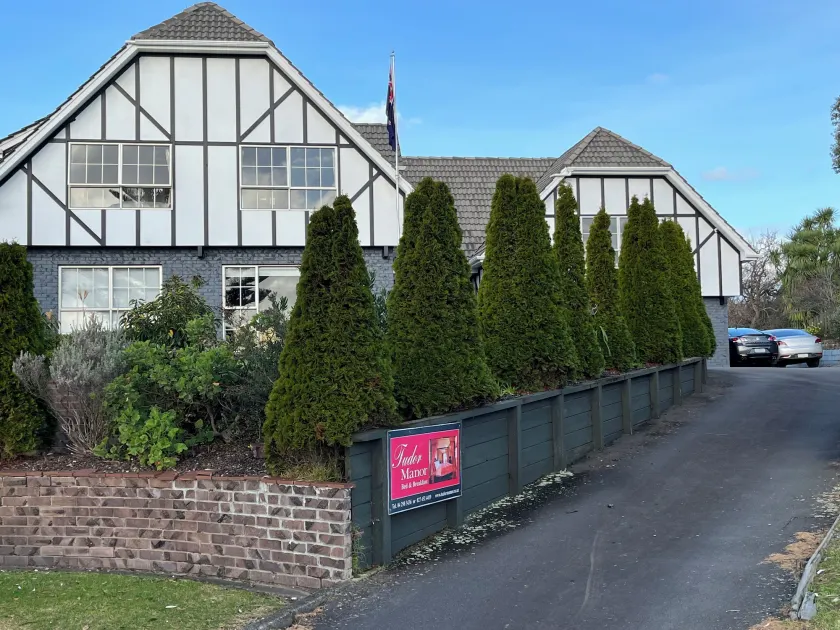 Tudor Manor Bed & Breakfast - Image 1