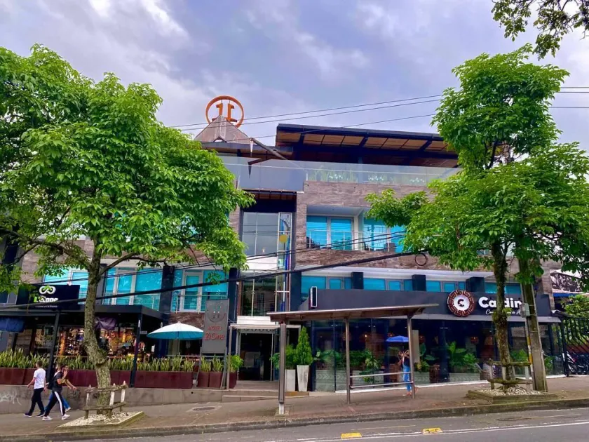 Zi One Luxury Hotel - Image 1