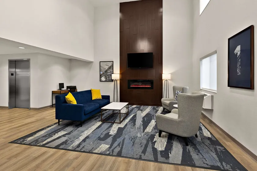 Comfort Inn & Suites Fremont - Lobby