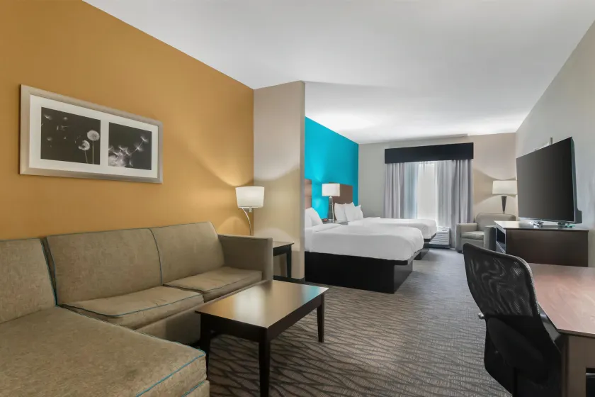 Best Western Plus Hiawatha Hotel - Image 1