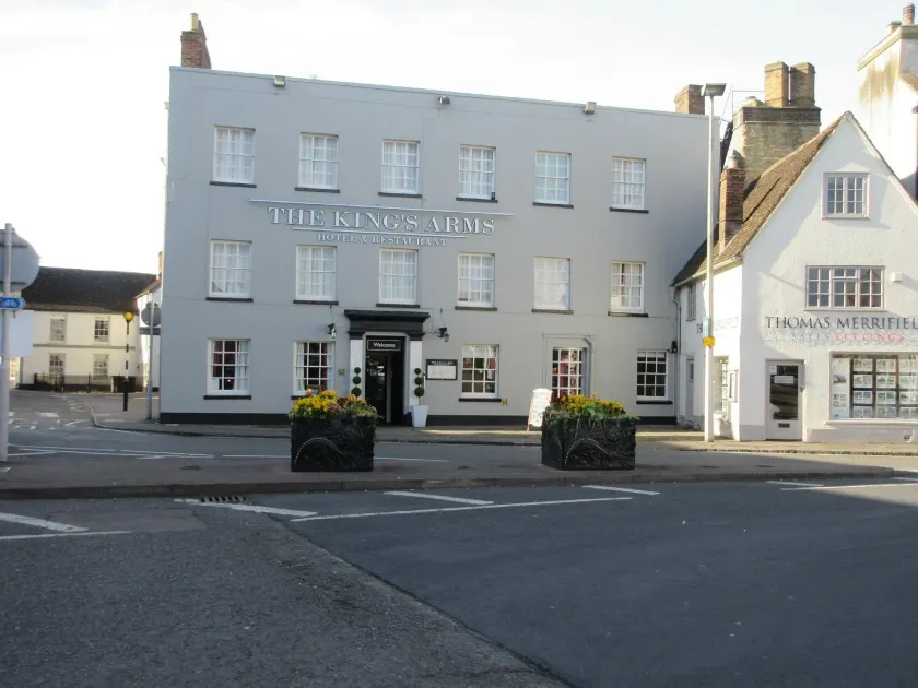 Kings Arms Hotel - Image 1
