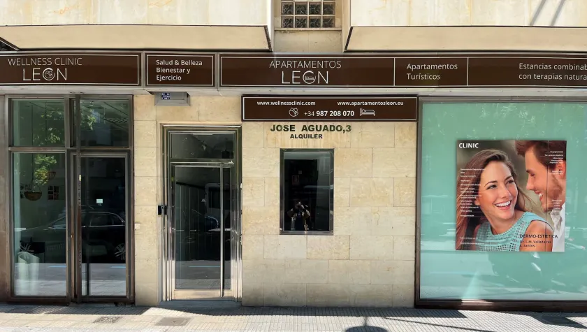 Apartamentos León - Image 1