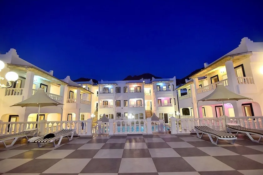Bahama Art Hotel - Image 1