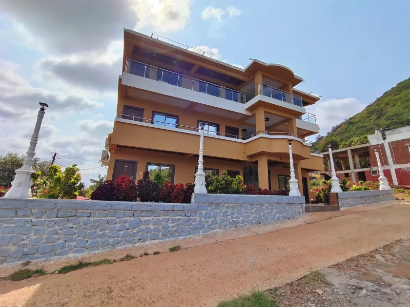 Hotel Kadam Palace - Image 1