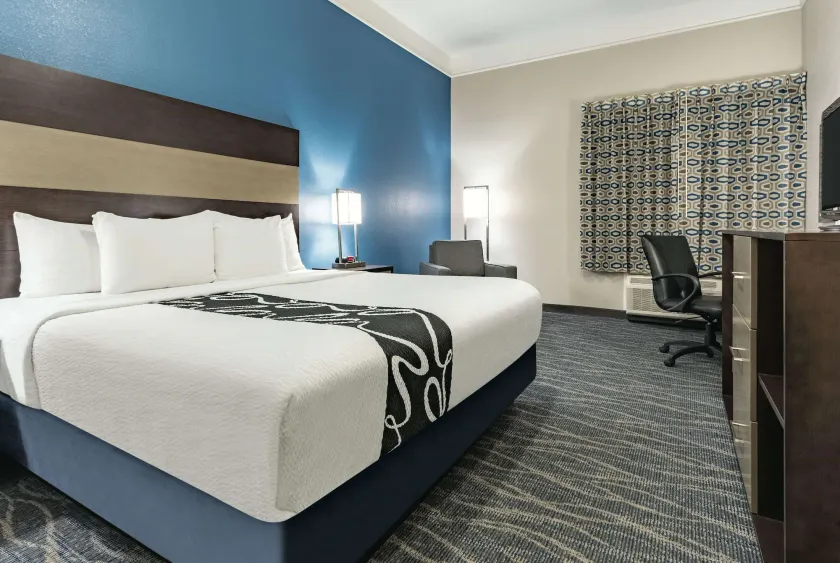 La Quinta by Wyndham Phoenix I-10 West - Image 1