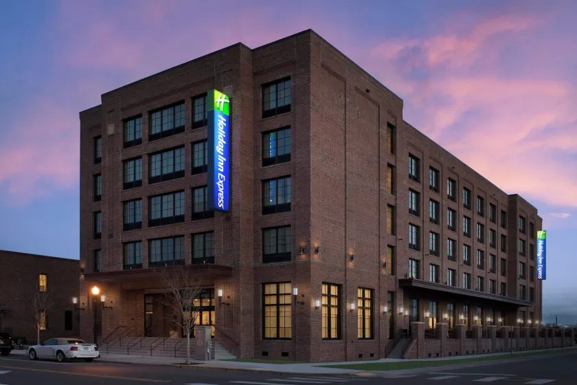 Holiday Inn Express Pensacola Downtown by IHG - Image 1