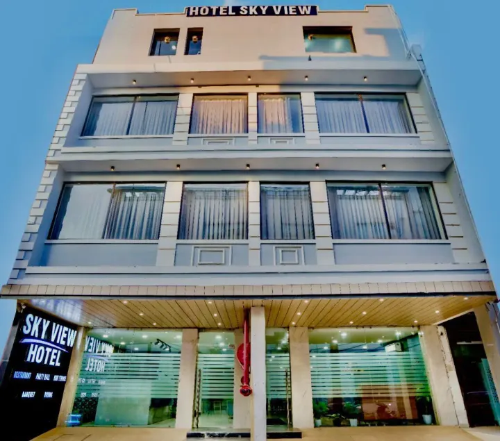 HOTEL SKY VIEW - Zirakpur, Chandigarh - Image 1