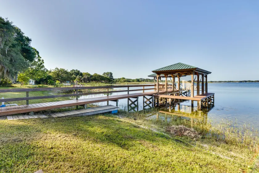 Lakefront Tavares Home w/ Deck, Patio & Dock! - Image 1