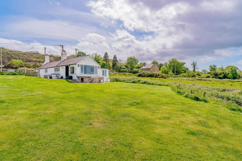 Crown Cottage - Image 1