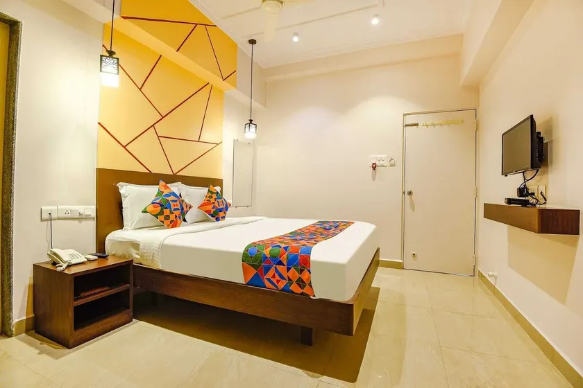 Swarnam Hotel - Image 1