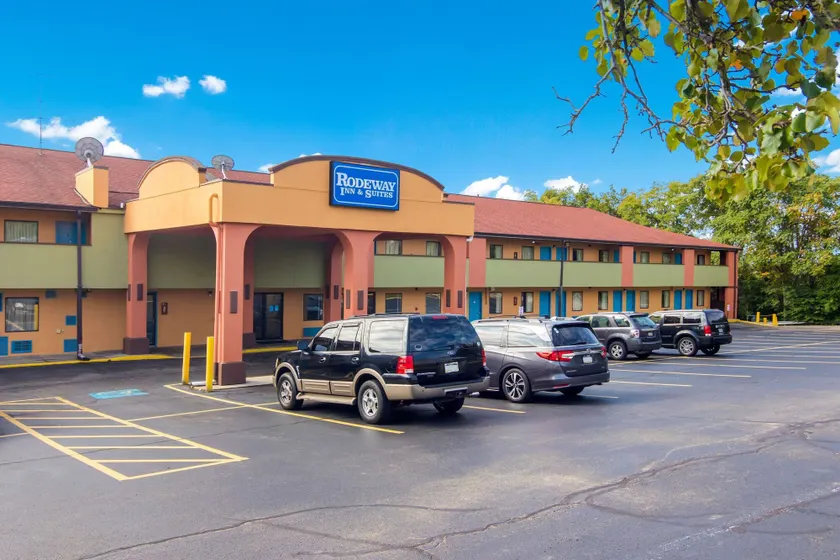 Rodeway Inn & Suites Monroeville-Pittsburgh - Image 1