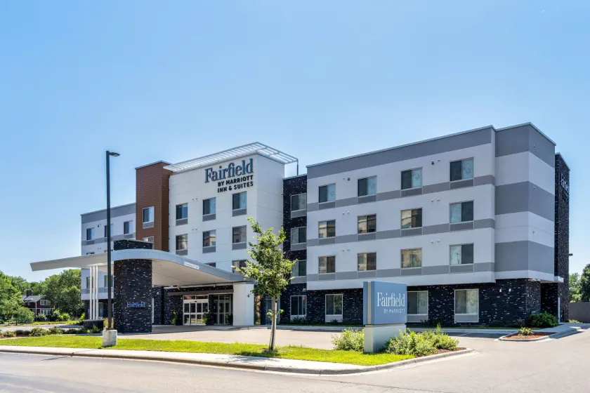 Fairfield Inn & Suites Minneapolis North - Image 1