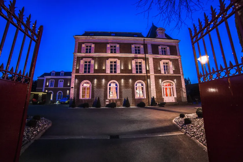 The Originals Boutique, La Maison Rouge, Lens Ouest - Image 1