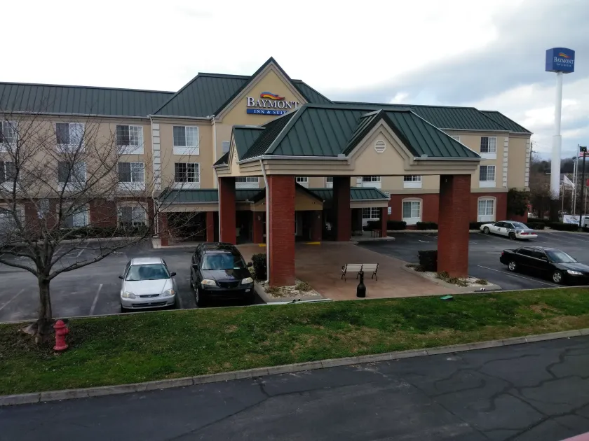 Baymont by Wyndham Clinton - Image 1