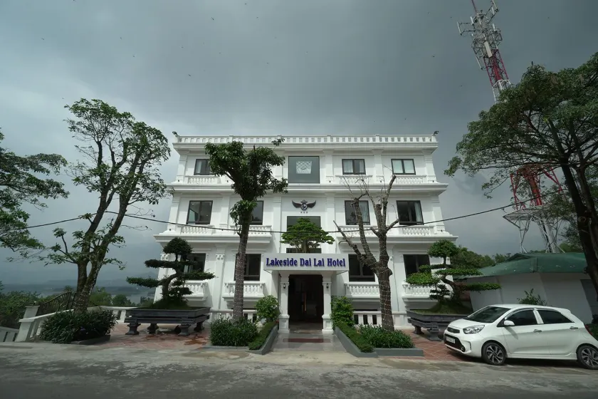 LAKESIDE DAILAI HOTEL - Image 1