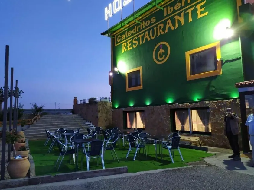 Hostal Catedritos Ibéricos A-5 Km 154 A 5 KM DE OROPESA A 1 KM DE HERRERUELA DE OROPESA - Image 1