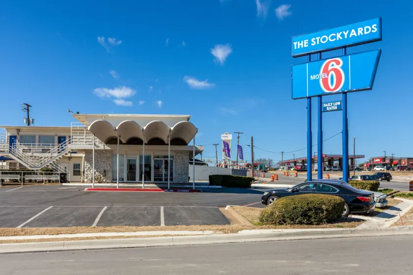 Motel 6 Fort Worth, Tx - Stockyards - Image 1