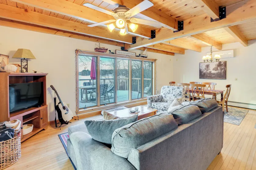 Hot Tub & Boat Dock: Waterfront Maine Retreat! - Interiør