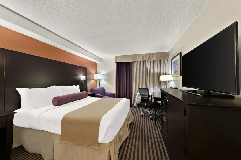 Best Western Plus Toronto North York Hotel & Suites - Image 1