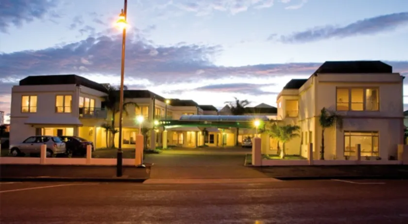 Pacific Harbour Motor Inn - Image 1