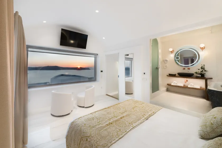 Emfasis Luxury Villa with heated Jacuzzi-Sunset view - Image 1