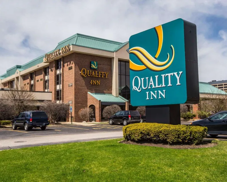 Quality Inn Schaumburg - Chicago near the Mall - Image 1