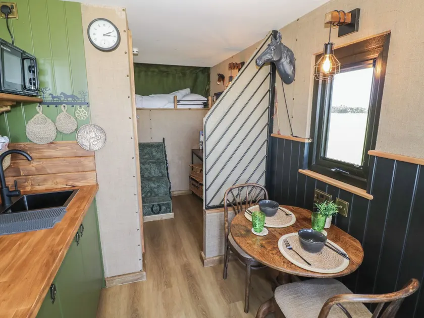 Gigi's Horsebox - Image 1