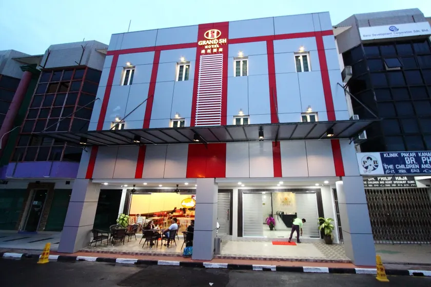 Grand SH Hotel - Image 1
