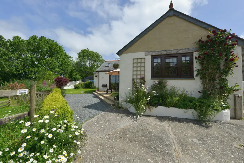 Valley View - Image 1