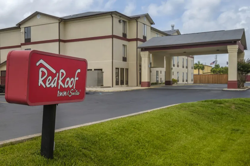 Red Roof Inn & Suites Mobile SW - I-10 - Image 1
