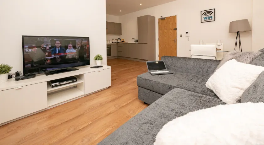 Luxury Reading Apartment - Image 1