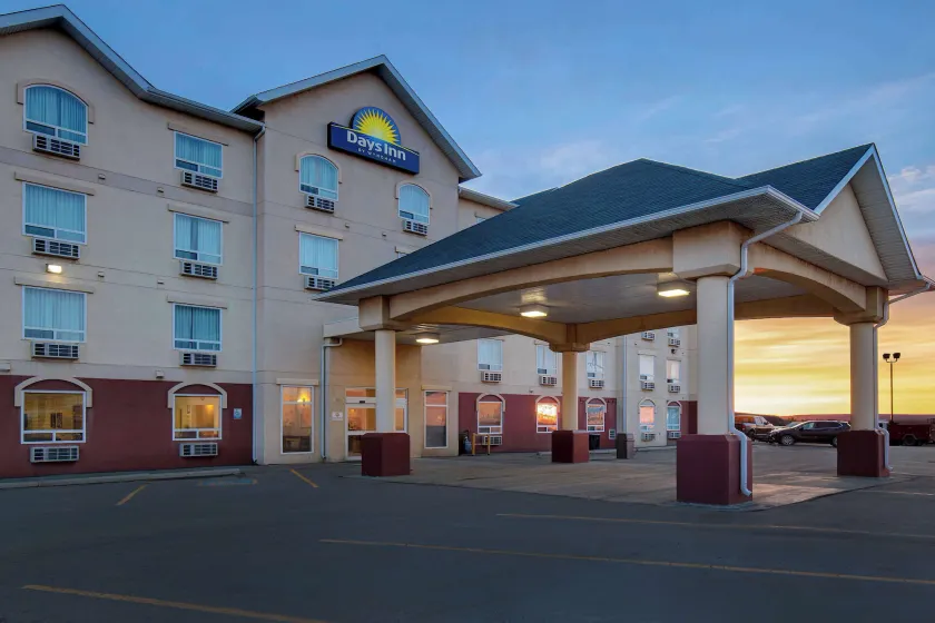 Days Inn by Wyndham Dawson Creek - Image 1