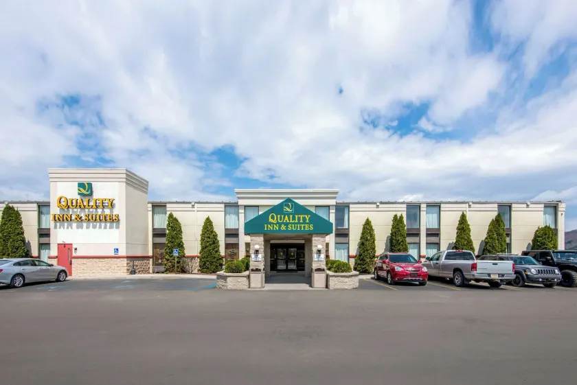 Quality Inn & Suites Mansfield - Image 1