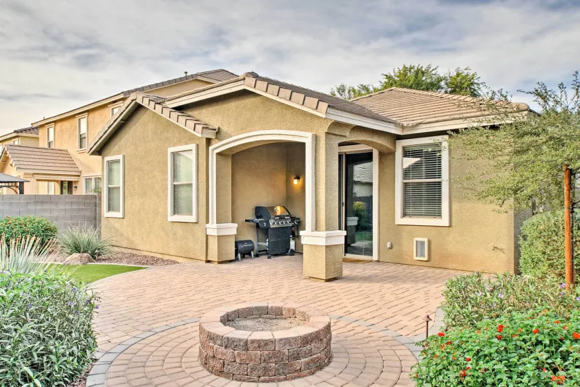 Dog-Friendly Retreat w/ Patio & Yard in Gilbert! - Image 1