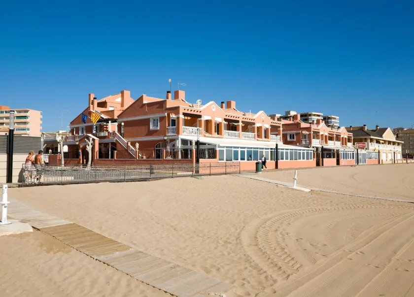 Lloyds Beach Club - Image 1