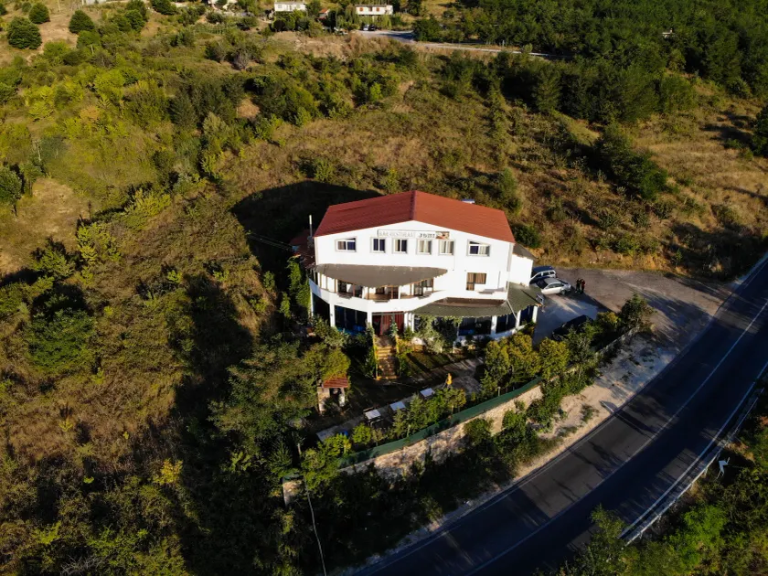 Joni Restaurant - Image 1